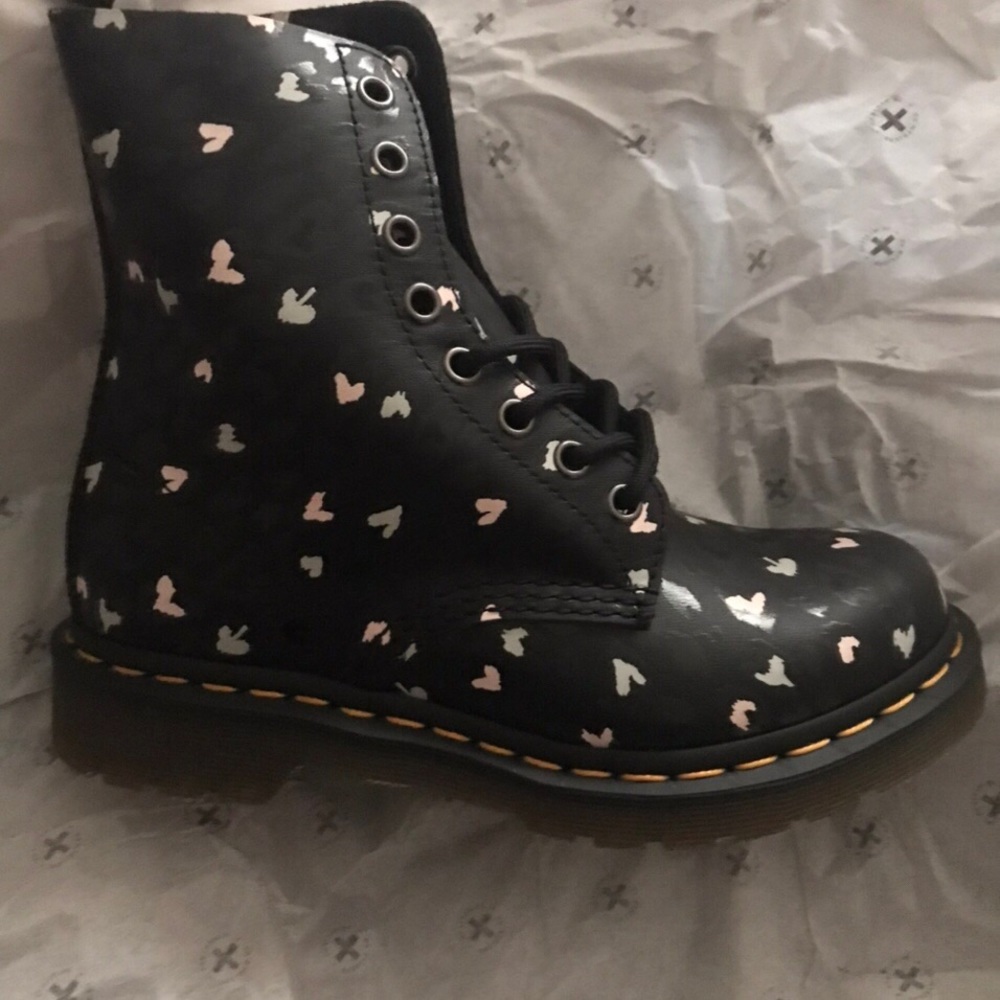Brand new Dr martens multi color ❤️